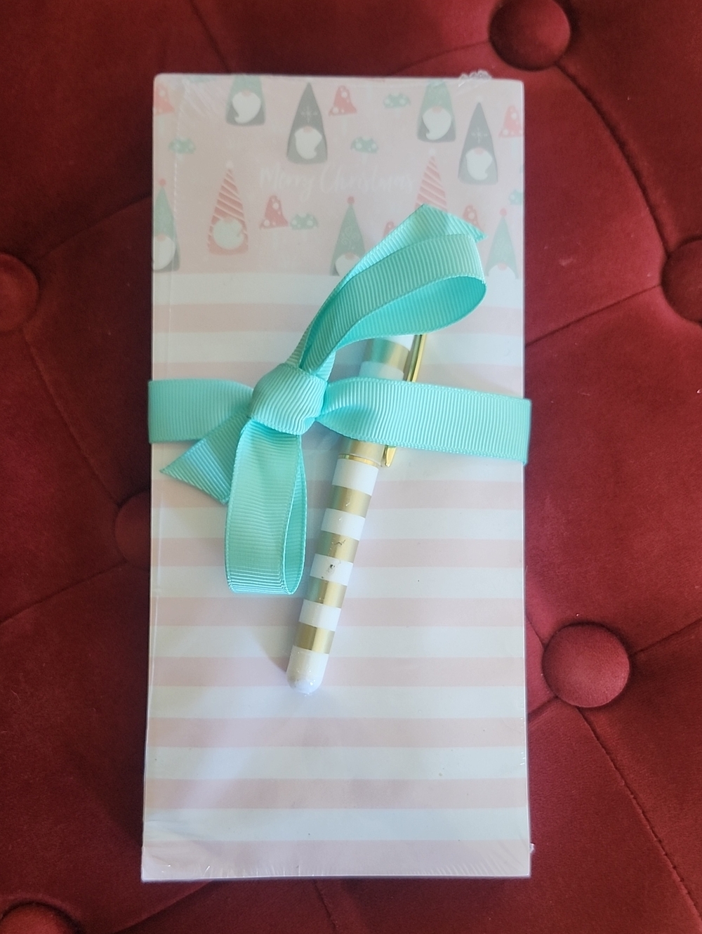 NWT Notepad Set Holiday Gnome Design with Magnetic Back and Pen